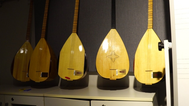 Bu kütüphanede kitap değil enstrüman var